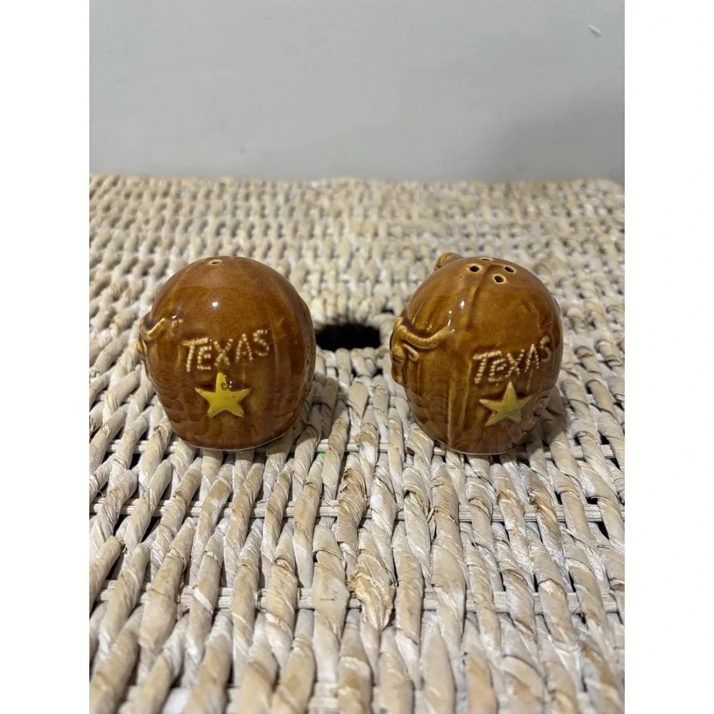 Vintage Texas Souvenir Salt & Pepper Shakers Longhorn Oil Well‎ Thrifco Japan